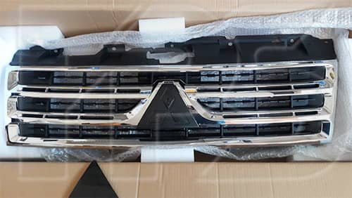 Решітка Пластикова Передня Права Mitsubishi Pajero 2007-2014, 7450A368